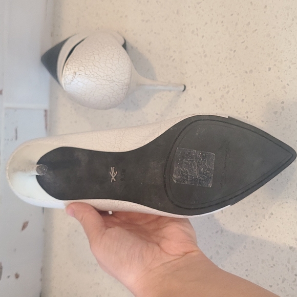 Kenneth Cole white and black high heels - Picture 4 of 6